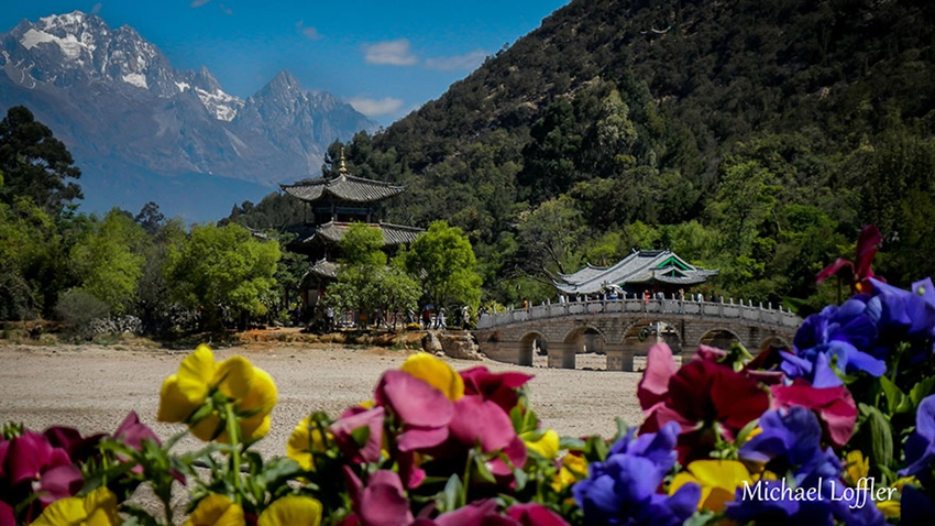 مصور يزور دول في أنحاء العالم لتخفيف آثار الكآبة