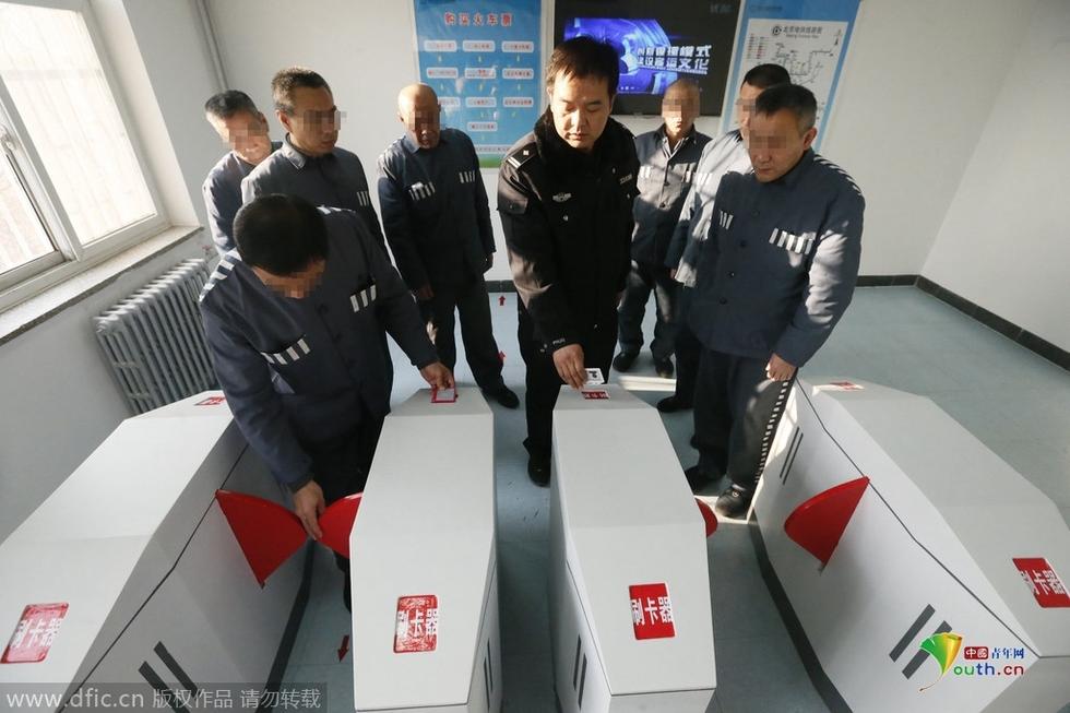 مركز لتعليم السجناء ببكين يقدم للمسجونين دروسا في ركوب المترو قبل عودتهم إلى المجتمع