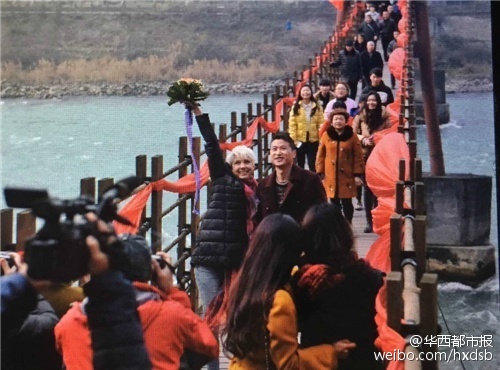 أوكرانية تطلب يد صديقها الصيني