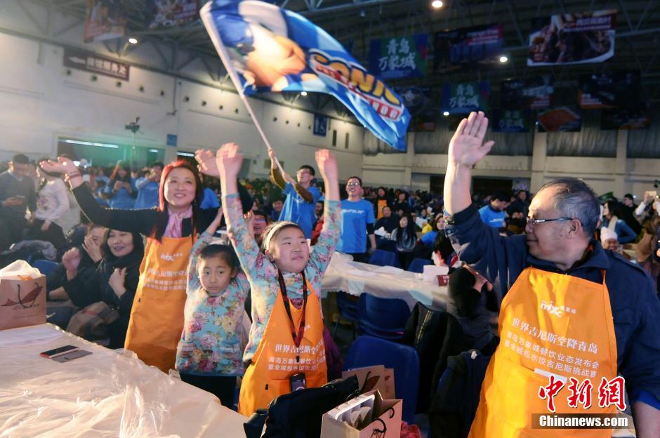 3687 شخصا يحطمون الرقم القياسي في صنع شطائر "الجياوزي" الصيني