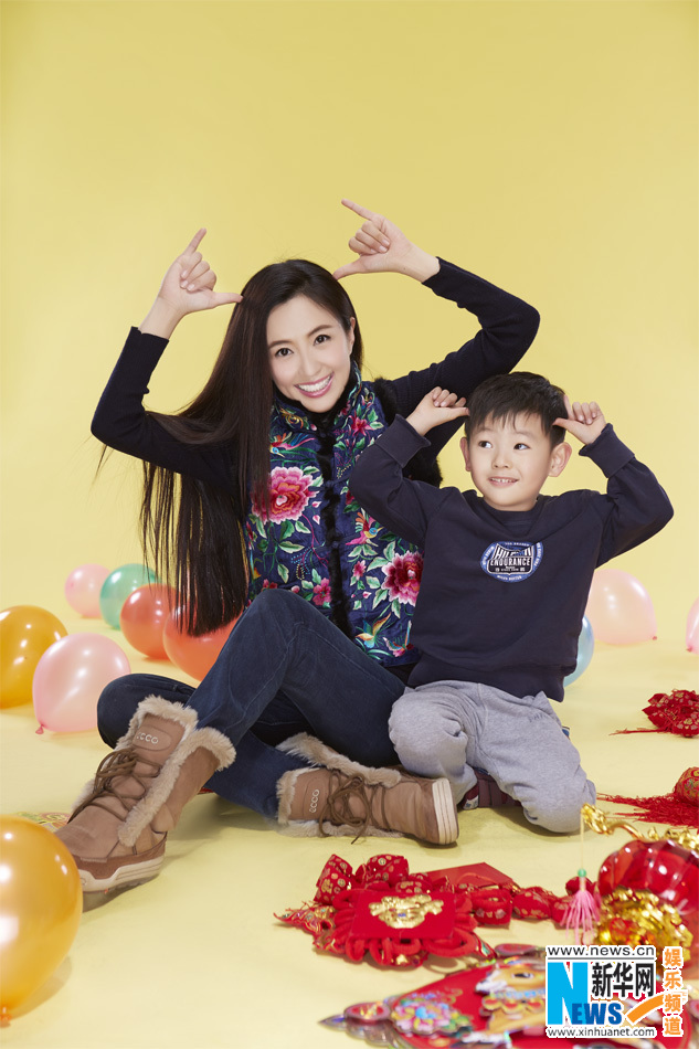 يانغ تونغ شو تلتقط صورا مع ابنها في مناسبة عيد الربيع