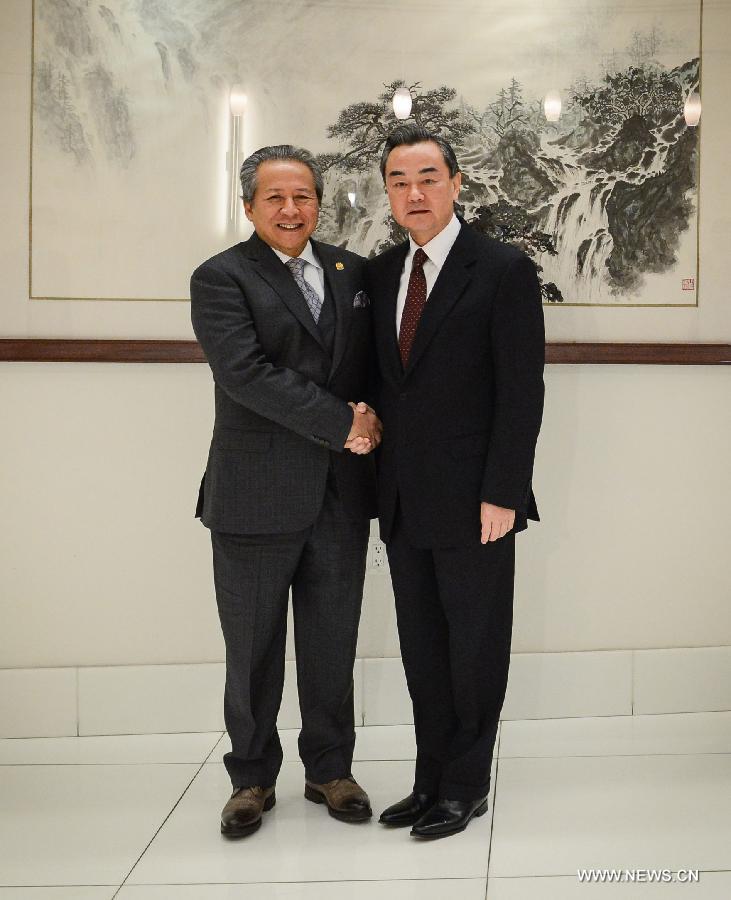 وزيرا خارجية الصين وماليزيا يجتمعان بشأن العلاقات