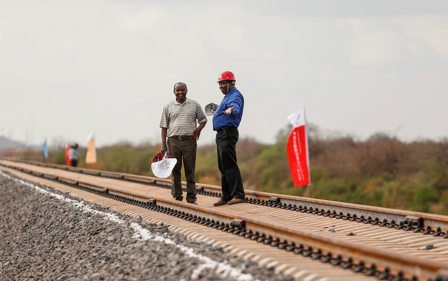 شركة صينية تبني خط سكك حديدية من مومباسا إلى نيروبي