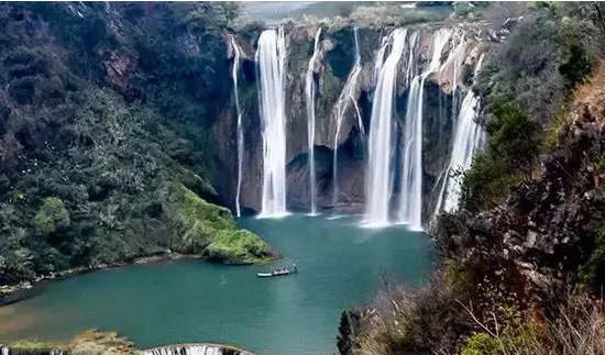  شلال لوه بينغ في مقاطعة يوننان