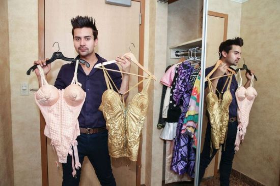 رجل ينفق 50 ألف جنيه استرليني على جراحات تجميل ليبدو مثل مادونا 