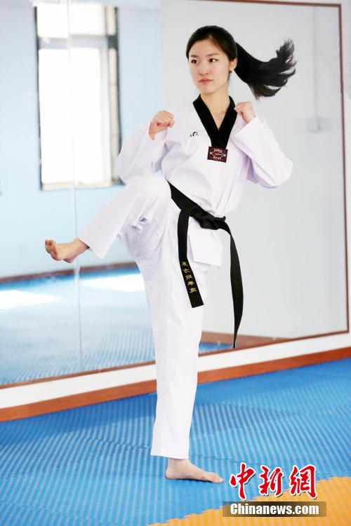 الشرطيات الصينيات ذوات جمال النجمات