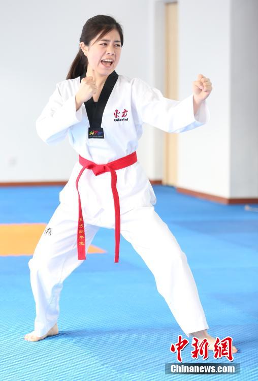 الشرطيات الصينيات ذوات جمال النجمات