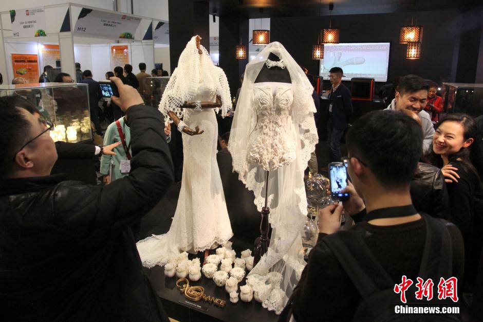 فساتين زفاف باستخدام تقنية الطباعة ثلاثية الأبعاد تخطف الأنظار فى شانغهاي