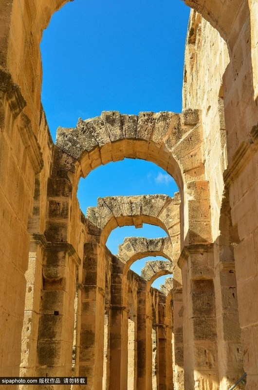 تونس.. تجمع بين مناظر طبيعية وثقافة إنسانية