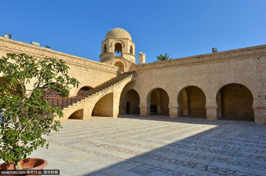 تونس.. تجمع بين مناظر طبيعية وثقافة إنسانية