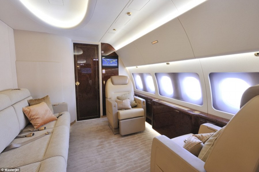 تعرف على طائرة الأمير تشارلز