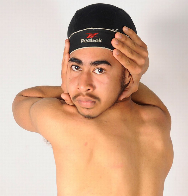 "شاب مطاطي" الأكثر مرونة فى الهند يحظى بمتابعة قياسية على الإنترنت