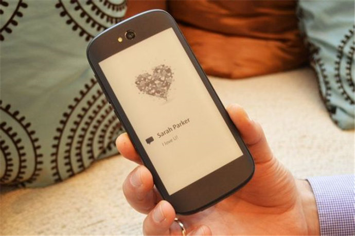 هل يحتل " YotaPhone2" مكانة "آيفون"  في الصين؟ 