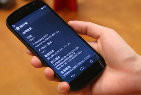 هل يحتل " YotaPhone2" مكانة "آيفون"  في الصين؟ 