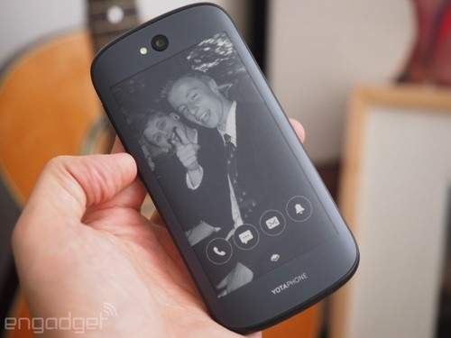 هل يحتل " YotaPhone2" مكانة "آيفون"  في الصين؟ 