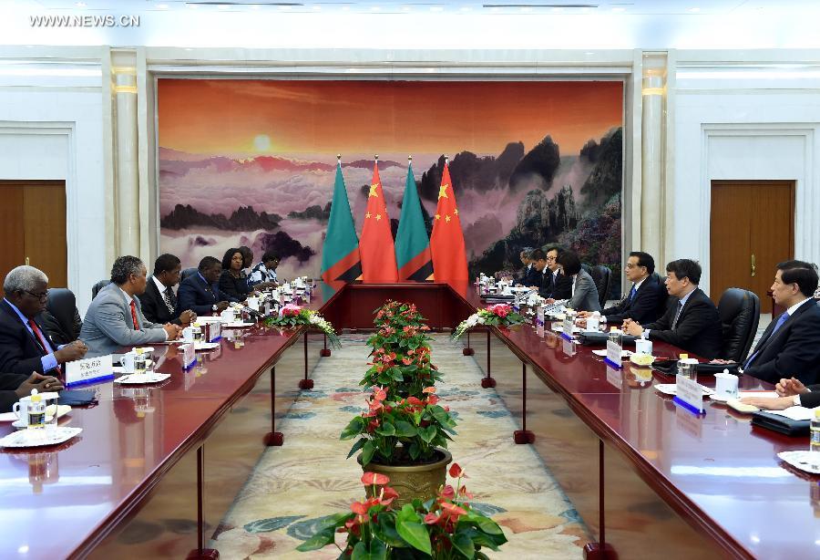رئيس مجلس الدولة الصيني يلتقي رئيس زامبيا