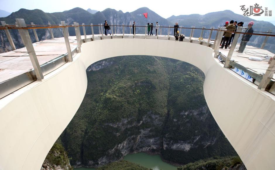 الصين تبني أطول جسر مقنطر معلق في العالم