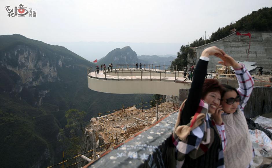 الصين تبني أطول جسر مقنطر معلق في العالم