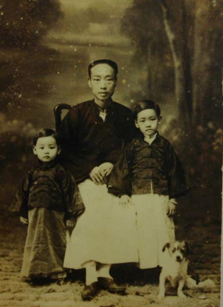 صور تكشف عن تغيرات الأزياء الصينية خلال مائة سنة