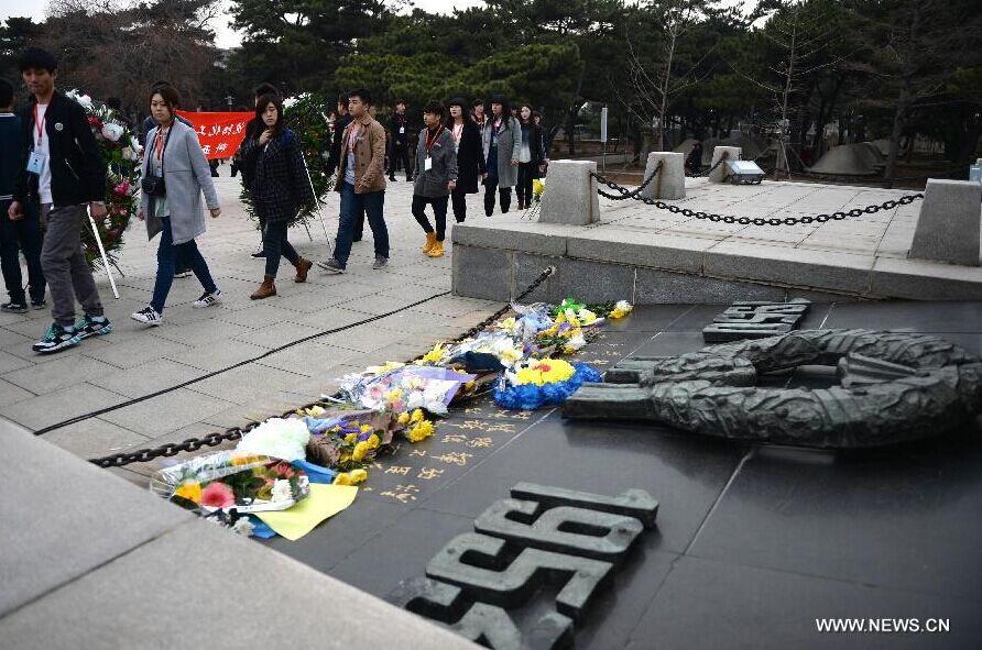 الصين تكرم أبطال الحرب في يوم كنس المقابر
