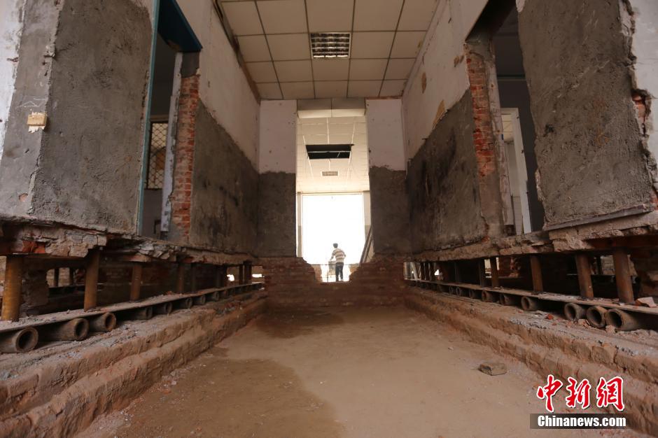 مستشفى صيني مجهز بـ"عجلات" يتحرك بسرعة 7 أمتار يوميا