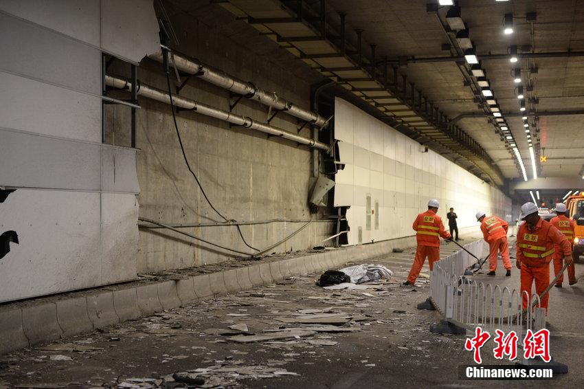 حادث إصطدام بين سيارة فيراري ولامبورغيني في بكين