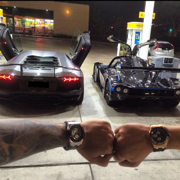 ثري ايراني يتفاخر بثروته على الإنترنت