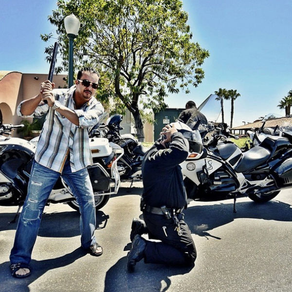 ثري ايراني يتفاخر بثروته على الإنترنت