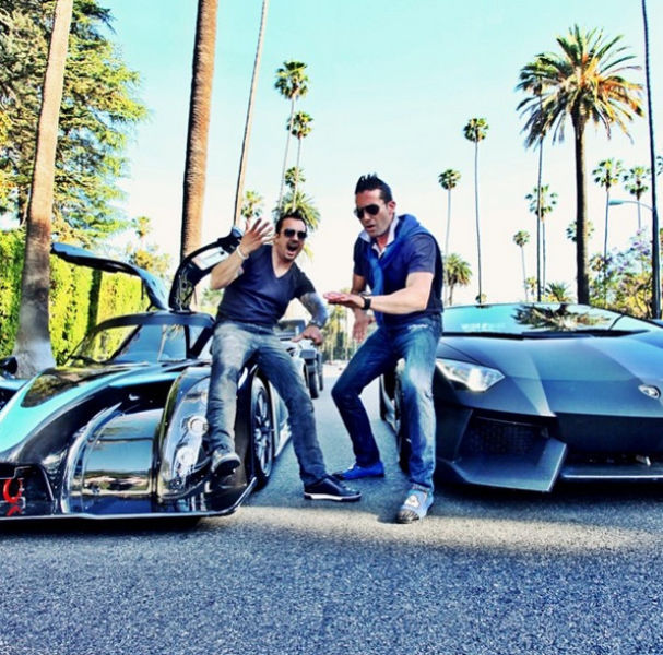 ثري ايراني يتفاخر بثروته على الإنترنت