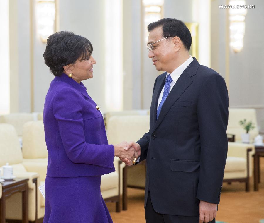 رئيس مجلس الدولة الصيني يحث على تعزيز التعاون مع الولايات المتحدة في الطاقة النظيفة