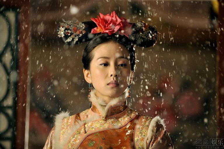 الصور لممثلات صينيات جميلات ترتدين الأزياء الفاخرة للوقت القديم