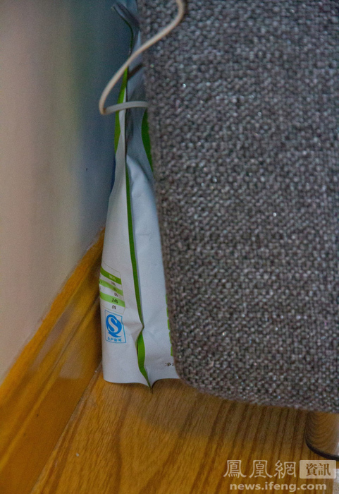 جندي حدود يحضر مؤونة سنة كاملة من الطعام لزوجته قبل العودة إلى الجيش 