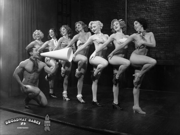 عرض تعرٍّ ينظم في برودواي الأمريكية يونيو المقبل لصالح مصابين بالأيدز