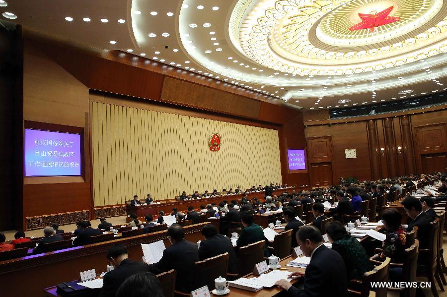 نائب رئيس مجلس الدولة الصيني يتعهد بتعزيز مناطق التجارة الحرة في الصين