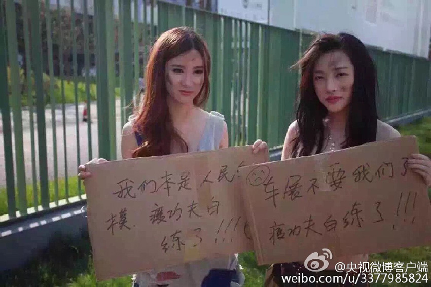 عارضات الأزياء يحتججن على منعهن من المشاركة في معرض شانغهاي للسيارات