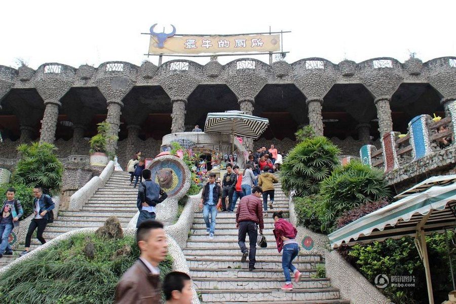 دورة مياه كلاسيكية تظهر جنوب غرب الصين