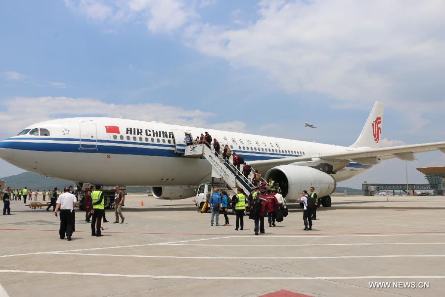 الفريق الطبى الصينى الثانى يغادر الى نيبال لتقديم الإغاثة