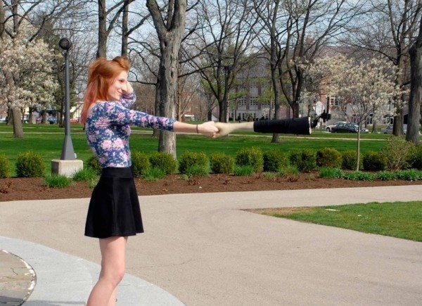 عصا للتصوير على شكل ذراع  تعالج مشاكل "السيلفي"