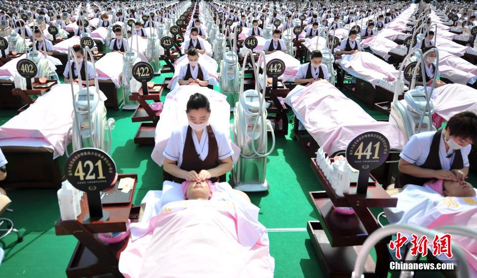 مدينة جينان الصينية تحقق رقما قياسيا لأكبر قاعة تجميل للنساء