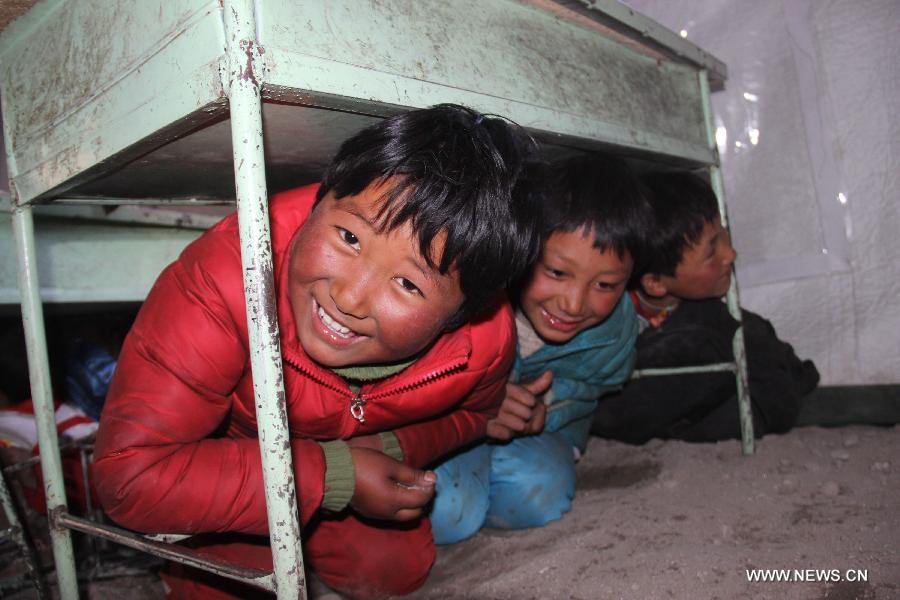 استئناف الدراسة فى التبت بعد الزلزال