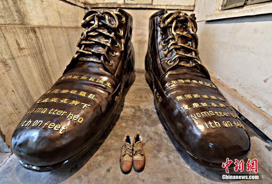 الكشف عن أكبر أحذية النحاس في العالم 