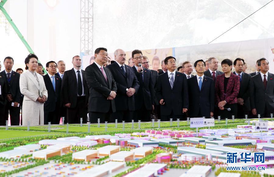 الرئيس الصيني يزور منطقة الصين وبيلاروسيا الصناعية قبل ان يغادر مينسك
