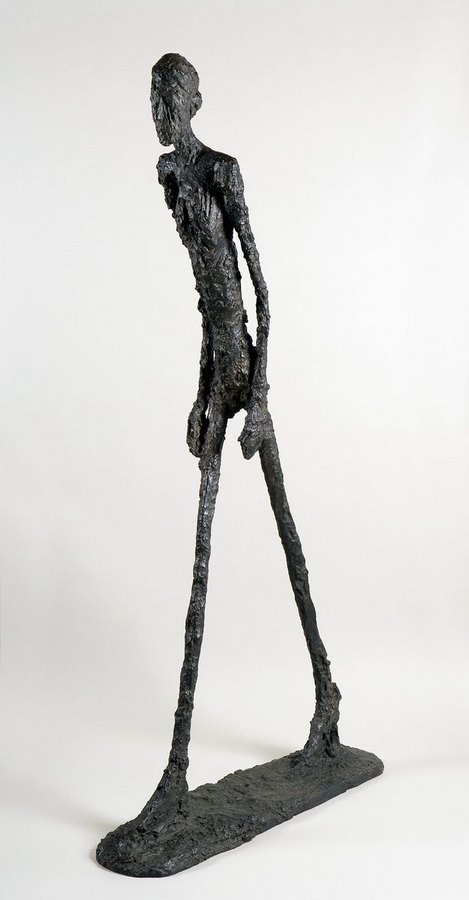 تمثال "الرجل السائر" للبرتو جياكوميتي، بيع بسعر حوالي 104 دولار