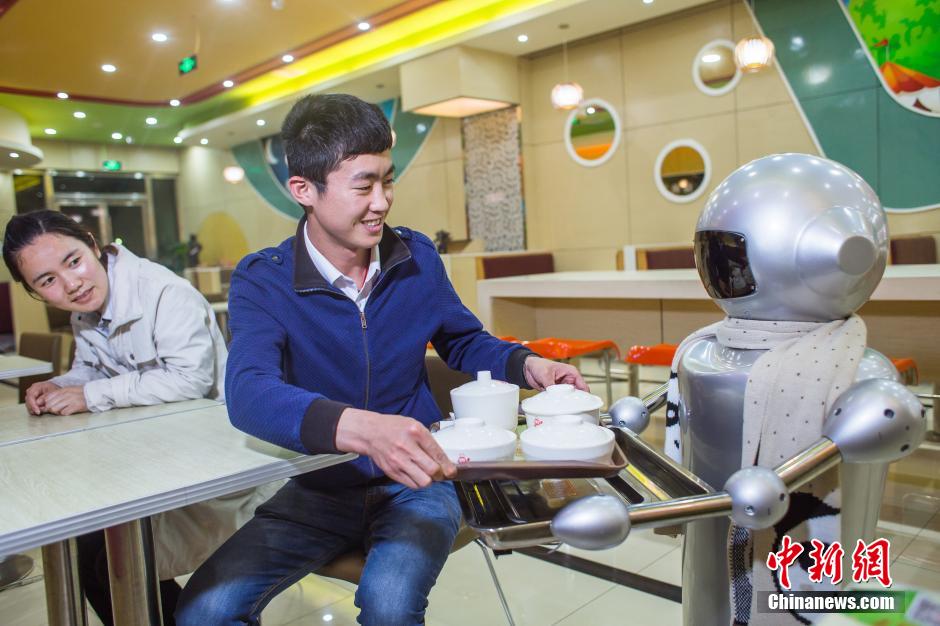 أول مطعم الروبوتات الصيني يوفر مصروف المرتب بقيمة 80 ألف دولار سنويا