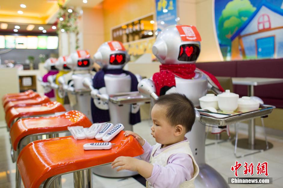 أول مطعم الروبوتات الصيني يوفر مصروف المرتب بقيمة 80 ألف دولار سنويا