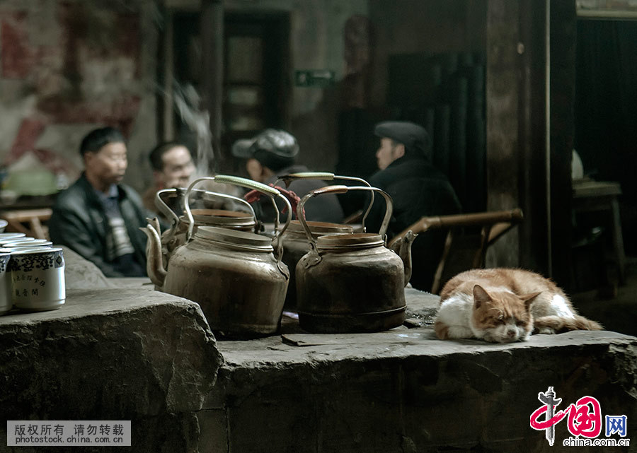 مقهى شاي قديم بجنوب غرب الصين يعرض تاريخاً وثقافات صينية