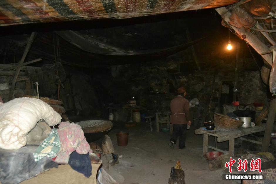 قصة بالصور: عائلة صينية تعيش في الكهف لمدة نصف قرن