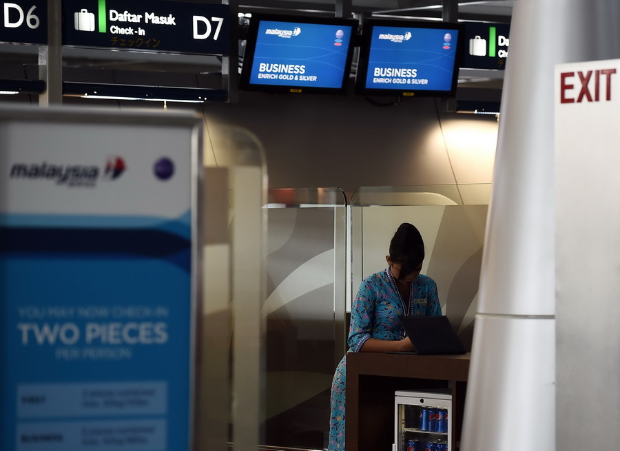 الخطوط الجوية الماليزية ترسل خطاب إقالة  إلى 20 ألف موظف