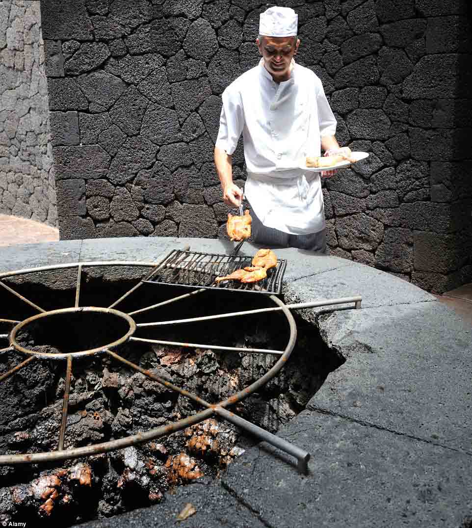 "مطعم الشيطان" الاسباني  يشوي اللحوم على بركان