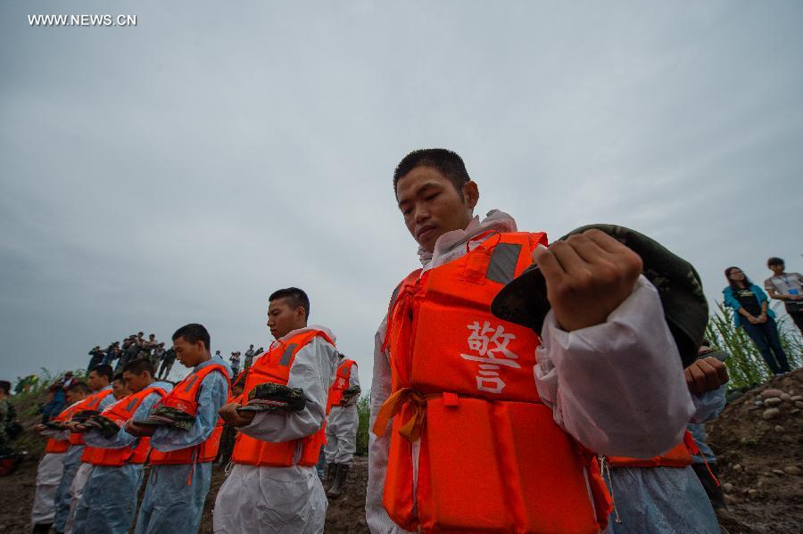 إقامة مراسم الحداد على ضحايا حادث غرق السفينة في نهر اليانغتسي